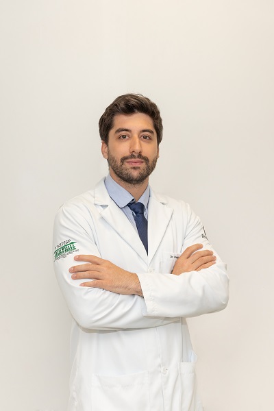 Dr. Diego Meneghel, ortopedista especialista em cirurgia do pé e tornozelo
